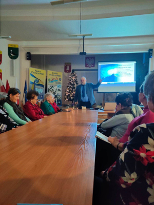 PROWADZĄCY WYKŁAD - PROFESOR MACIEJ ADAMSKI